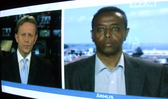tv2oj-ali-nuur-dscf5013 Byrådsmedlem Ali Nuur (V) i direkte interview på TV2 Østjylland