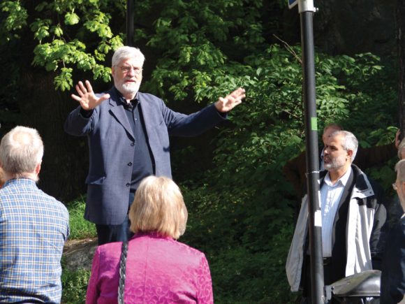 Arkitekt Jens Micael Nilsen udlægger teksten Arkitekt Jens Micael Nilsen udlægger teksten
