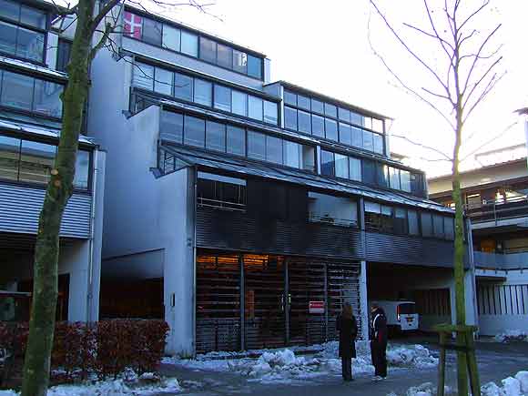 urh-brand-holmstrup-DSCF4715 En midlertidig projektør lyser nu op på brandtomten