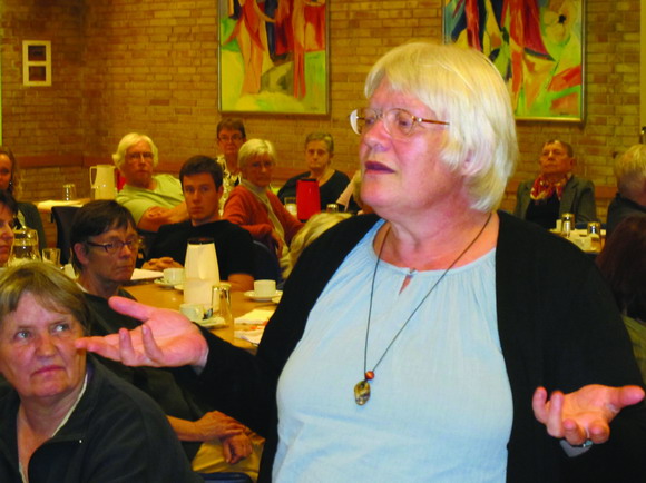 Birte Marie fra beboergruppen i engageret debat Birte Marie fra beboergruppen i engageret debat
