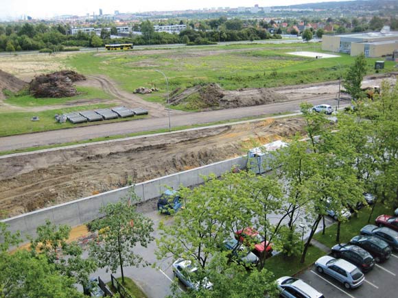 Der er ved at blive lavet støttemur ved Gudrunsvej i forbindelse med 1. etape af vejprojektet. Der er ved at blive lavet støttemur ved Gudrunsvej i forbindelse med 1. etape af vejprojektet.