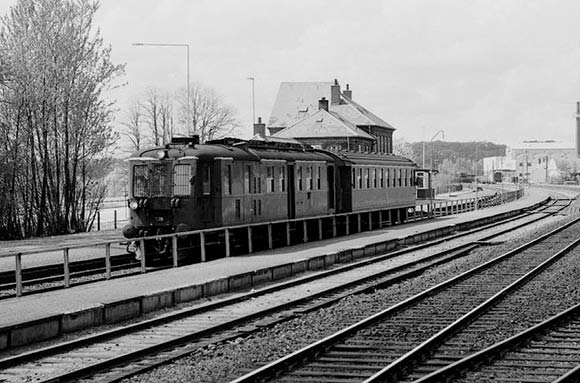 I 1977 kørte disse tog som i 30’erne. Hvad om man var fulgt med tiden?