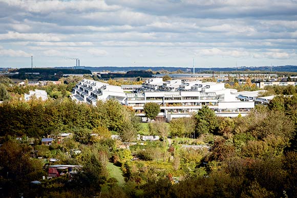 Forsiden: Oversigtsbillede over Holmstrup - eller Månebase Alfa som det bliver kaldt af vittige tunger. Foto af Martin Krabbe.