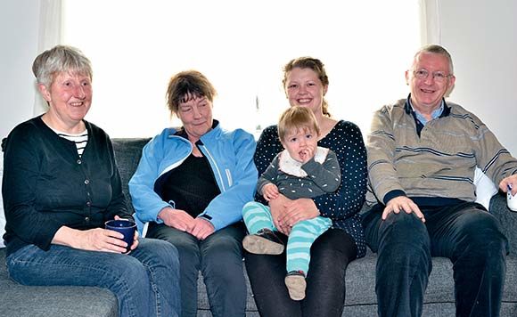 Lise Hansen har sammen med skræppebladets udsendte besøg af Linda Adamsen, Lise Ledet og Poul Thomassen.