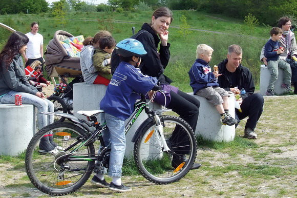 Børnefamilier nød sommer og underholdning i Hasle Bakker.
