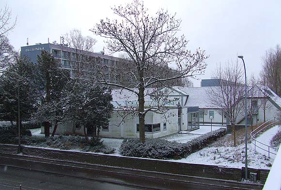 Tousgården med Gellerupblokke i baggrunden. Arkivfoto af Ulrik Ricco Hansen