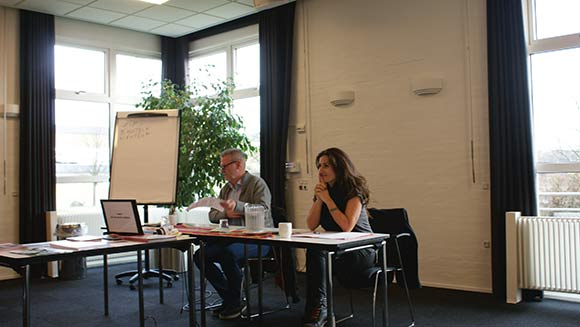 Folketingsmedlem Fatma Øktem fra Venstre og Jan Johansen fra Socialdemokraterne, der begge sidder i By- og Boligudvalget, fortalte om deres oplevelser af udfordringerne med ghettolisten. Folketingsmedlem Fatma Øktem fra Venstre og Jan Johansen fra Socialdemokraterne, der begge sidder i By- og Boligudvalget, fortalte om deres oplevelser af udfordringerne med ghettolisten.