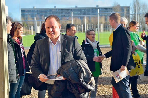 Formanden for udvalget, Martin Henriksen fra Dansk Folkeparti, var også en tur i Gellerup.