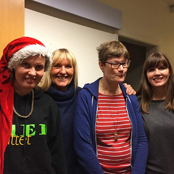 Forsiden: Lotte, Pia, Katja og Katrine har startet et vaskeriprojekt i Søvangen. Foto Kirsten Hermansen