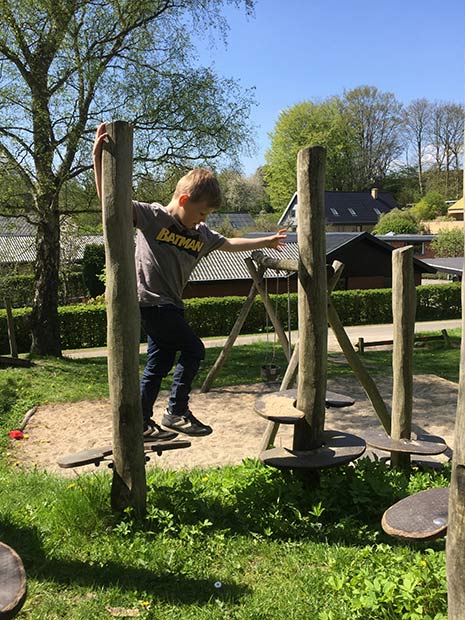 Oliver på legepladsen ved Beringsminde.