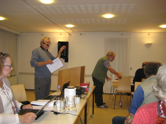 Edwin Juhl aflægger beretning.