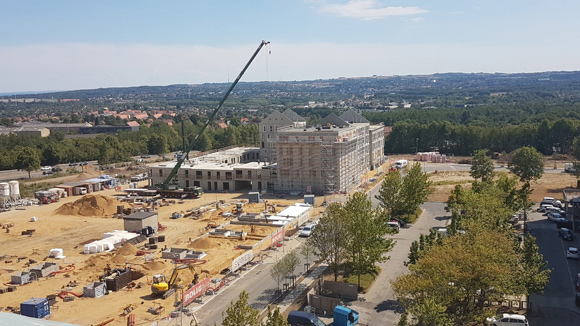Sådan så det ud, da den 90-tons tunge ramme kom på plads et par uger tidligere.