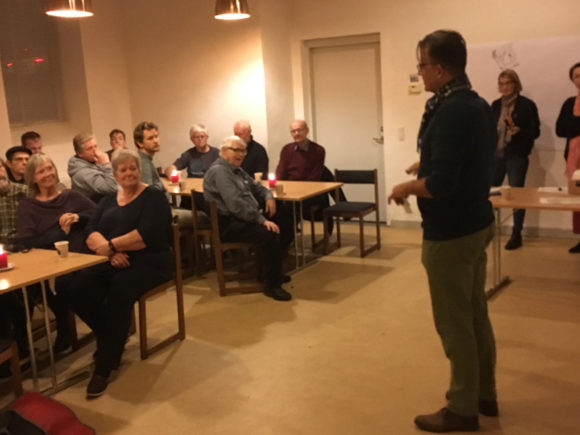 Formand for Brabrand-Årslev Fællesråd Holger Lyngklip Strøm byder velkommen.