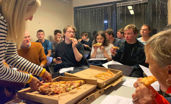 Budget og pizza var et stort hit.