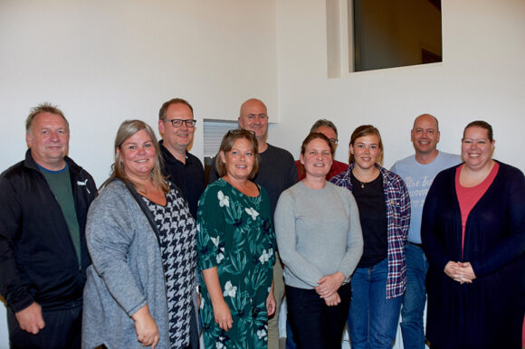 Billede af alle deltagerne til beboermødet.