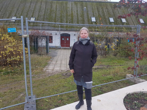 Anett er meget lettet over, at renoveringen af Laden endelig er gået i gang.